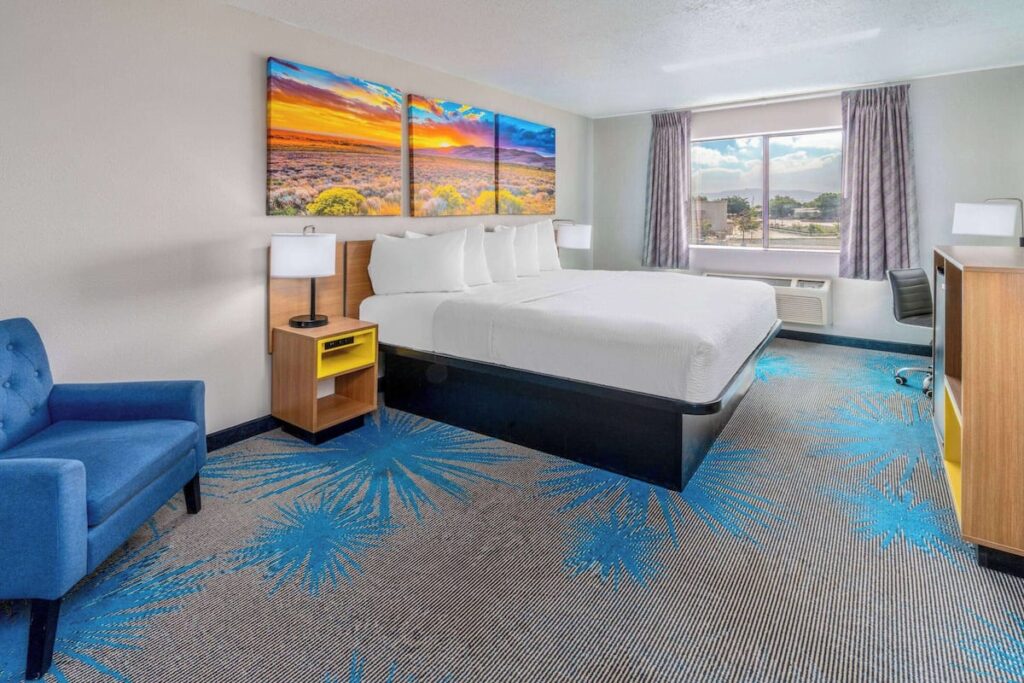 Days Inn by Wyndham Los Lunas - Image 3