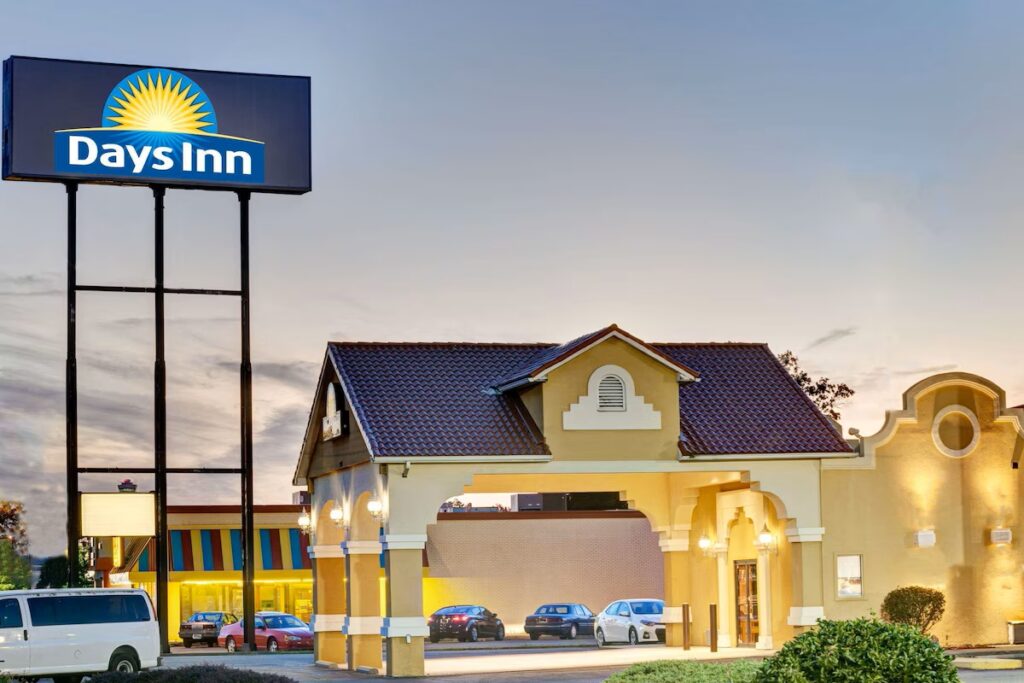 Days Inn by Wyndham Louisville Airport Fair and Expo Center - Image 2