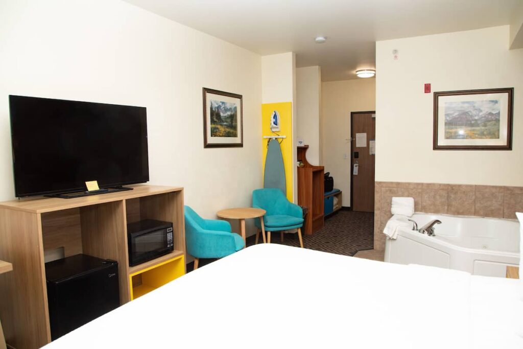 Days Inn by Wyndham Manitou Springs - Image 4