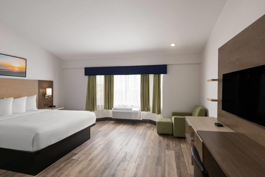 Days Inn by Wyndham Monterey Downtown - Image 3