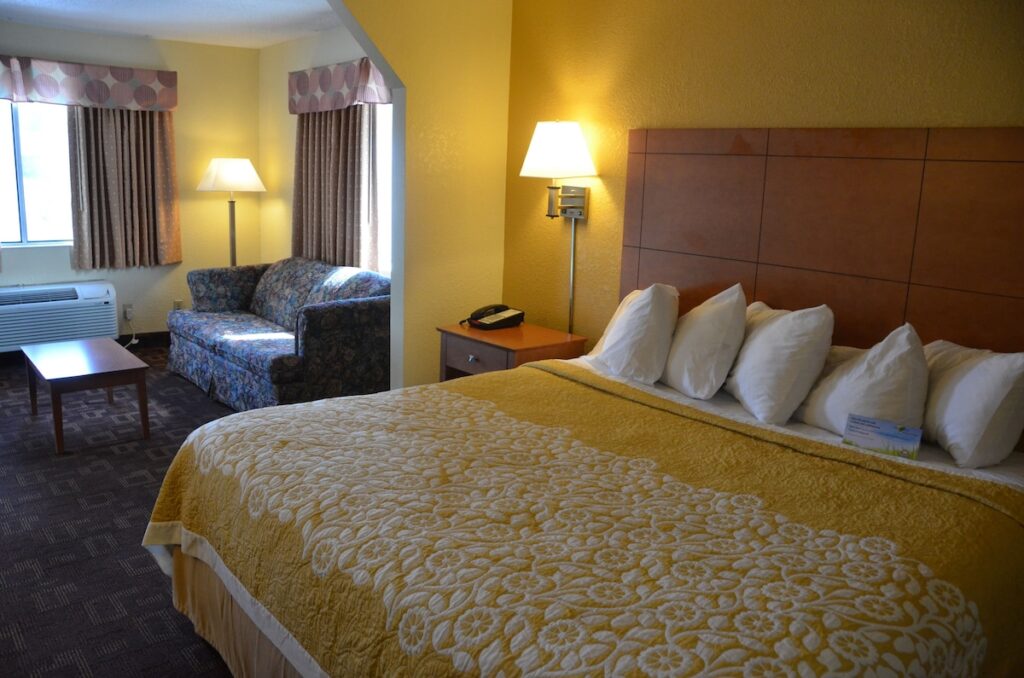 Days Inn by Wyndham Nashville Airport - Image 3