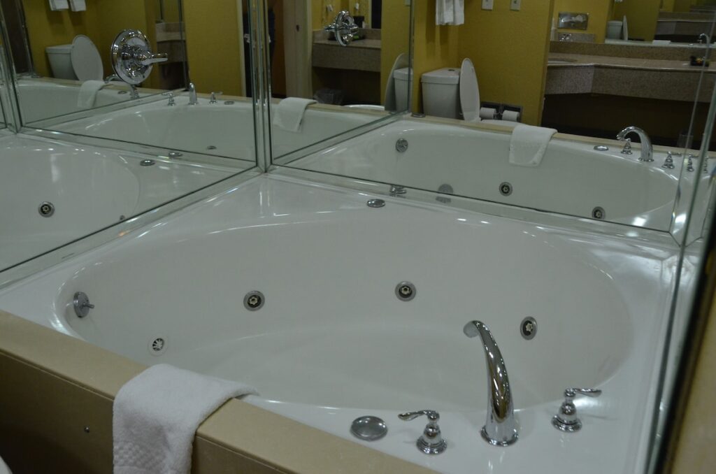 Days Inn by Wyndham Nashville Airport - Image 1