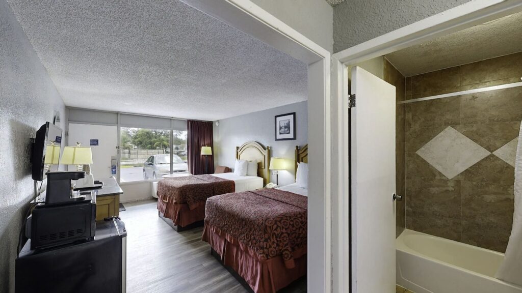 Days Inn by Wyndham Orlando Downtown - Image 3