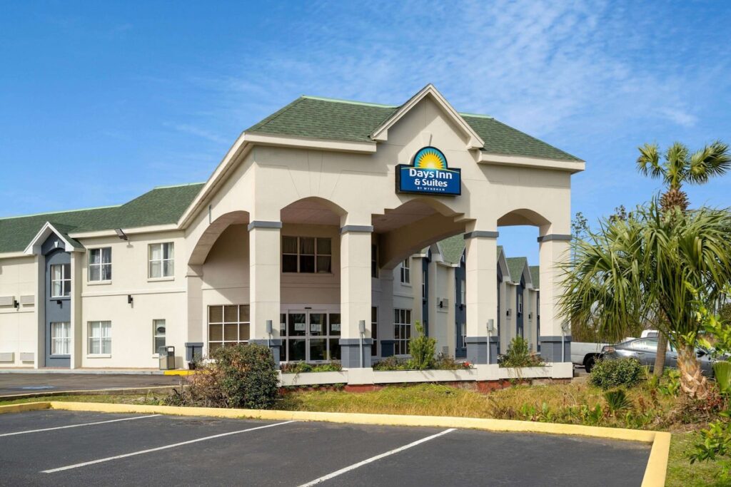 Days Inn by Wyndham Panama City - Image 4