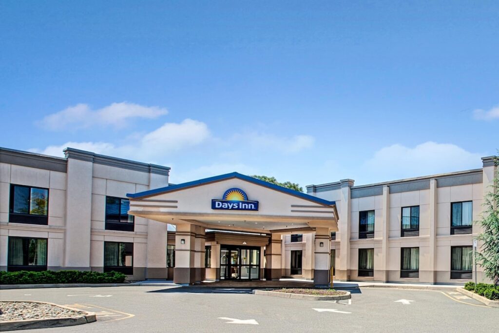 Days Inn by Wyndham Parsippany - Image 2