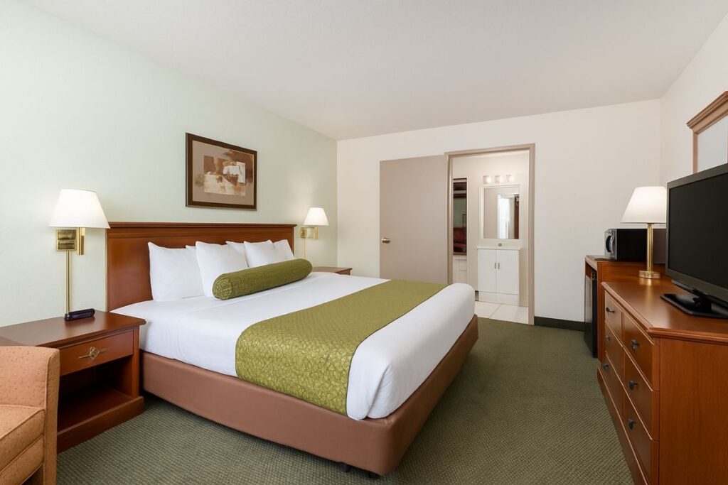 Days Inn by Wyndham Raleigh Glenwood-Crabtree - Image 2