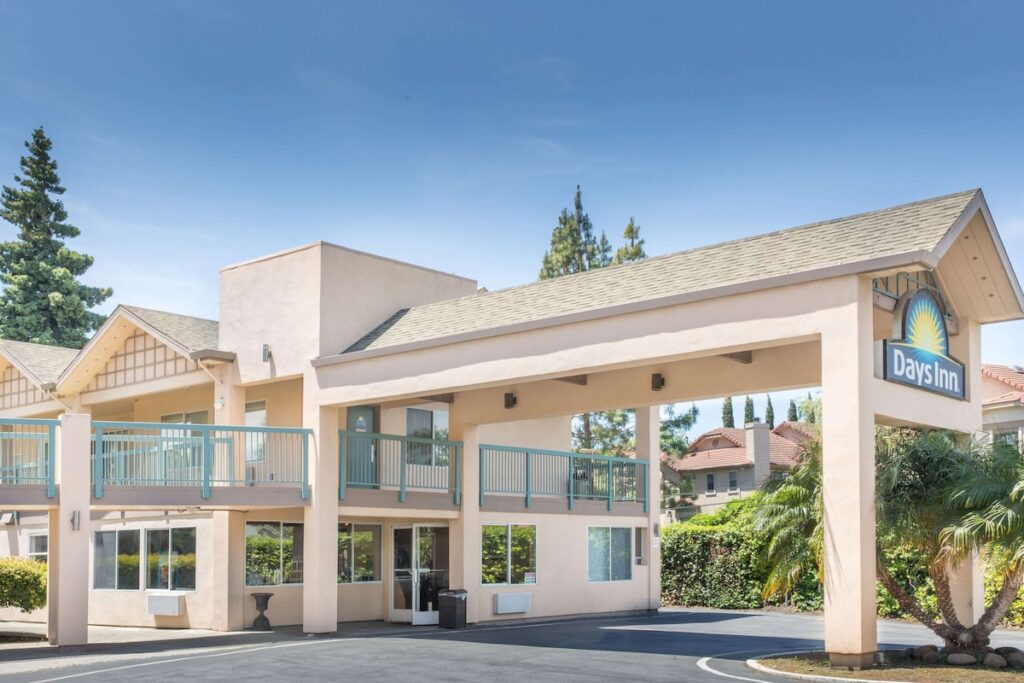 Days Inn by Wyndham Redwood City - Image 2