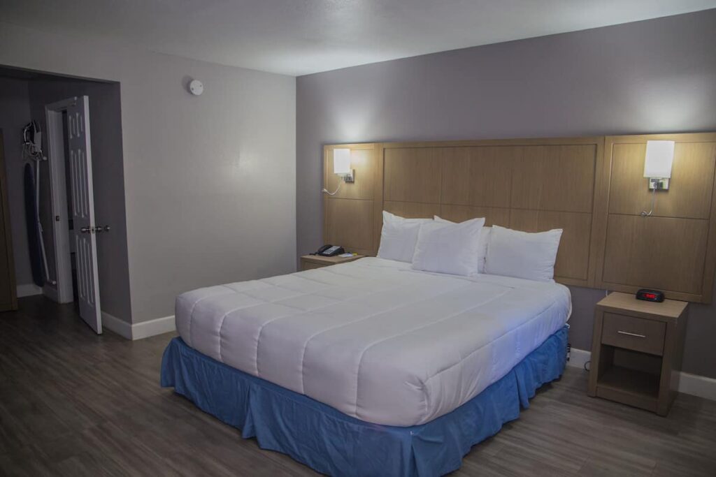 Days Inn by Wyndham Redwood City - Image 3
