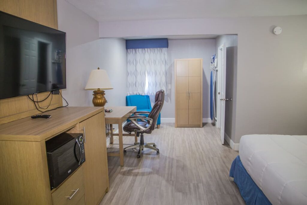 Days Inn by Wyndham Redwood City - Image 4