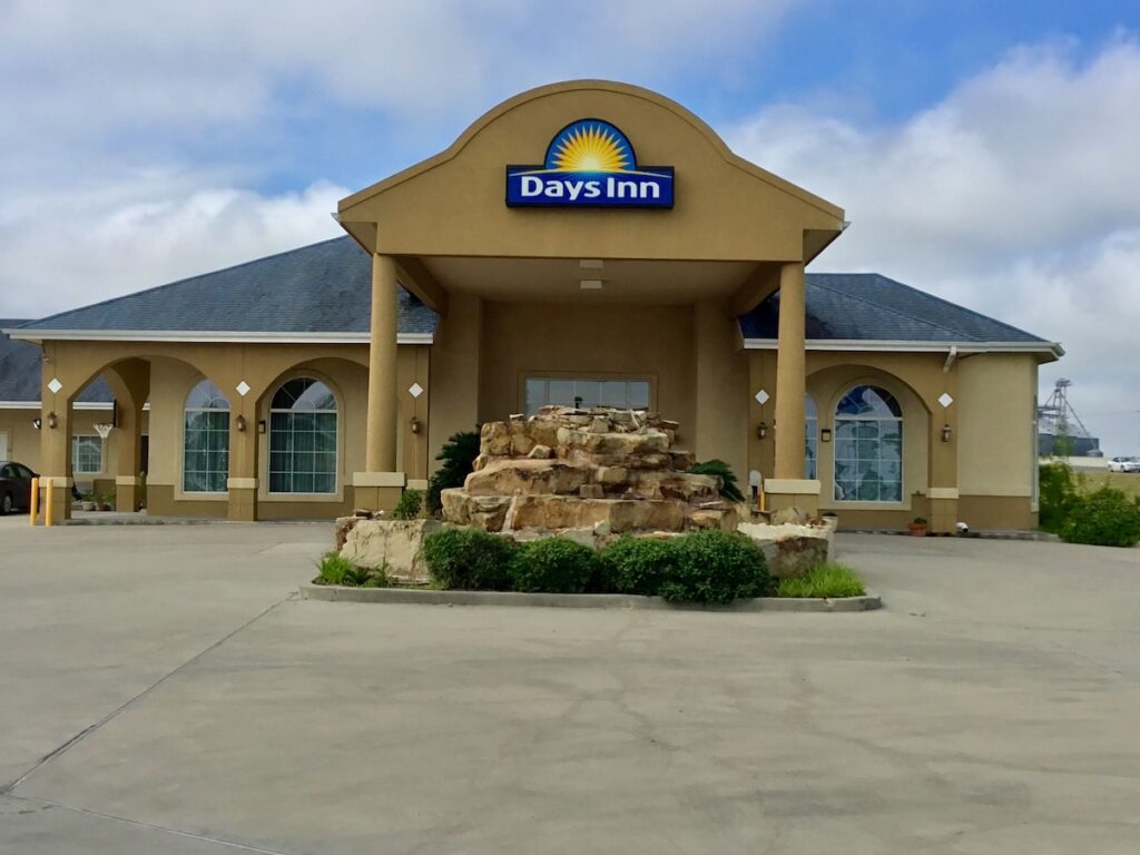 Days Inn by Wyndham Robstown - Image 2