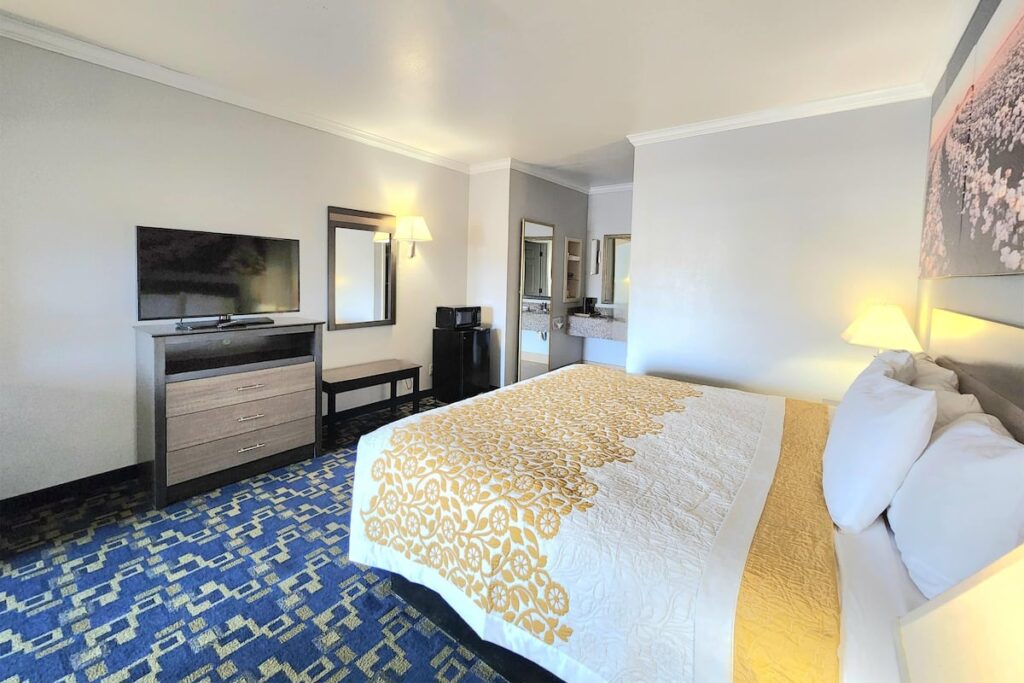 Days Inn by Wyndham Robstown - Image 4