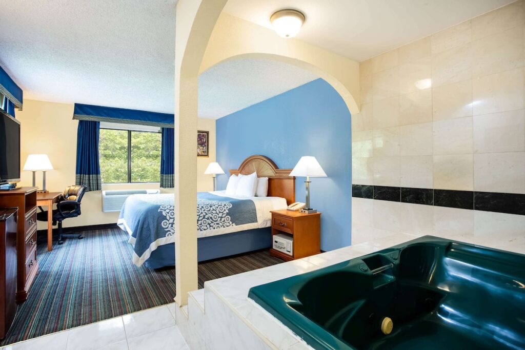 Days Inn by Wyndham Runnemede Philadelphia Area - Image 2