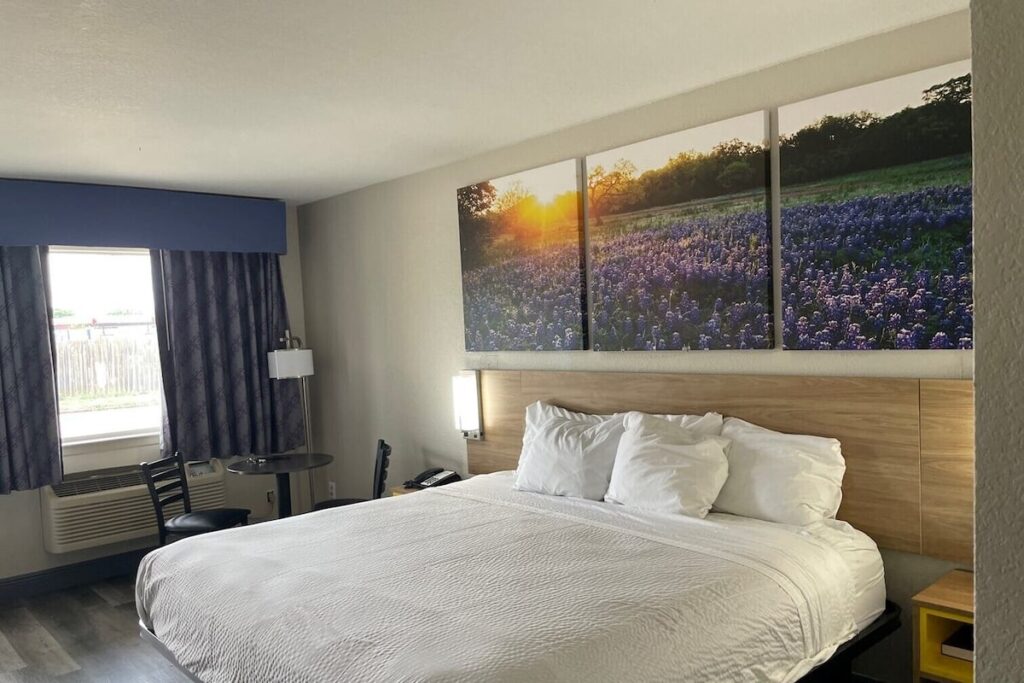 Days Inn by Wyndham San Antonio Southeast/Frost Bank Center - Image 4