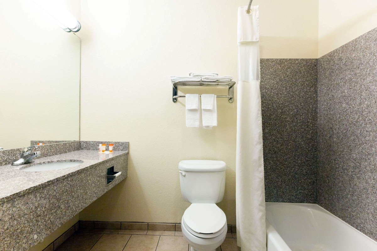 Days Inn by Wyndham San Antonio at Palo Alto