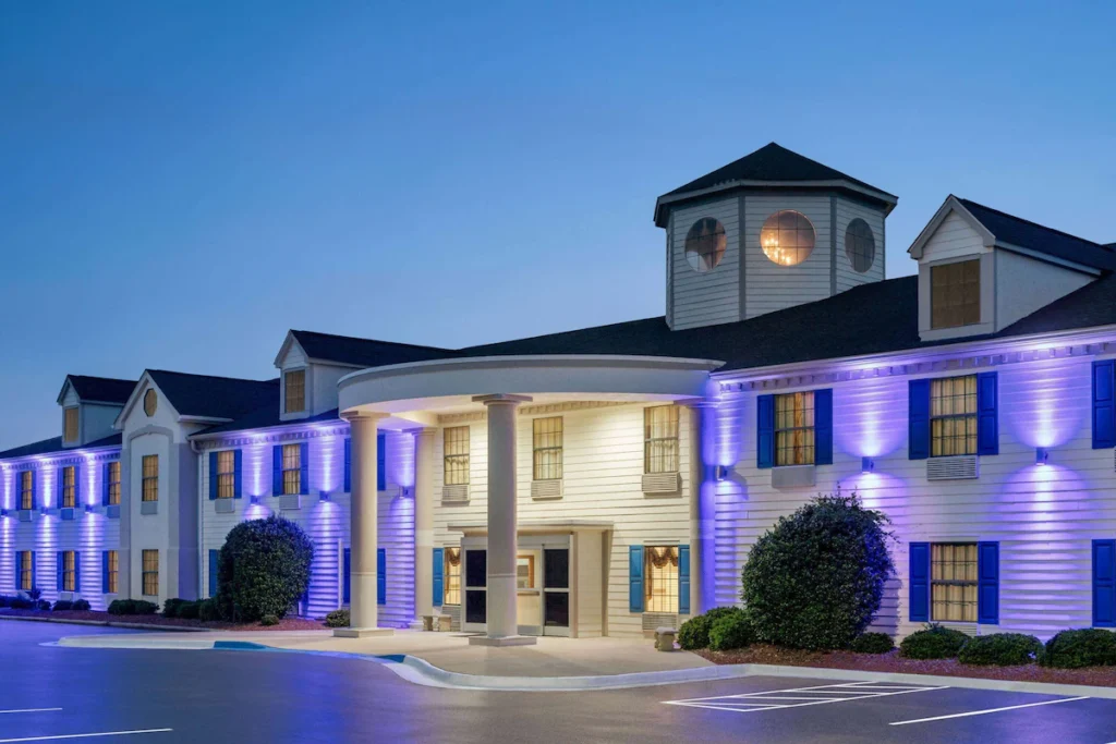 Days Inn by Wyndham Shallotte - Image 2