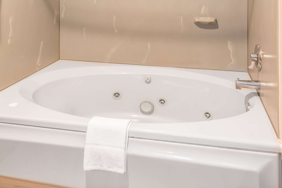 Days Inn by Wyndham Tiffin