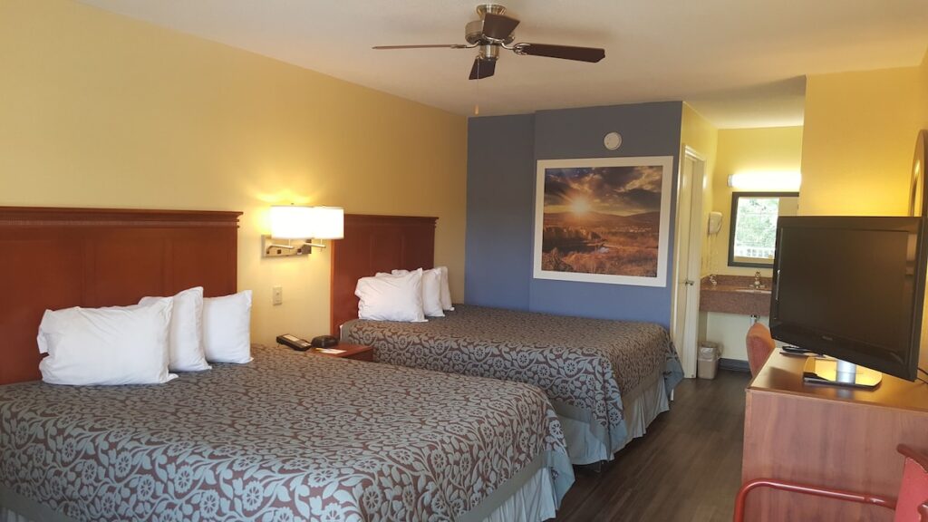 Days Inn by Wyndham Trenton - Image 4