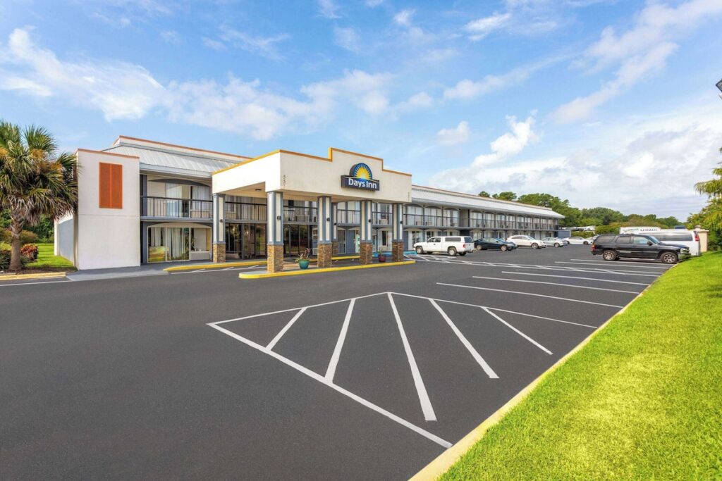 Days Inn by Wyndham Wildwood I-75 - Image 2