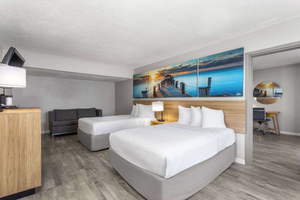 Days Inn by Wyndham Wildwood I-75 - Image 3