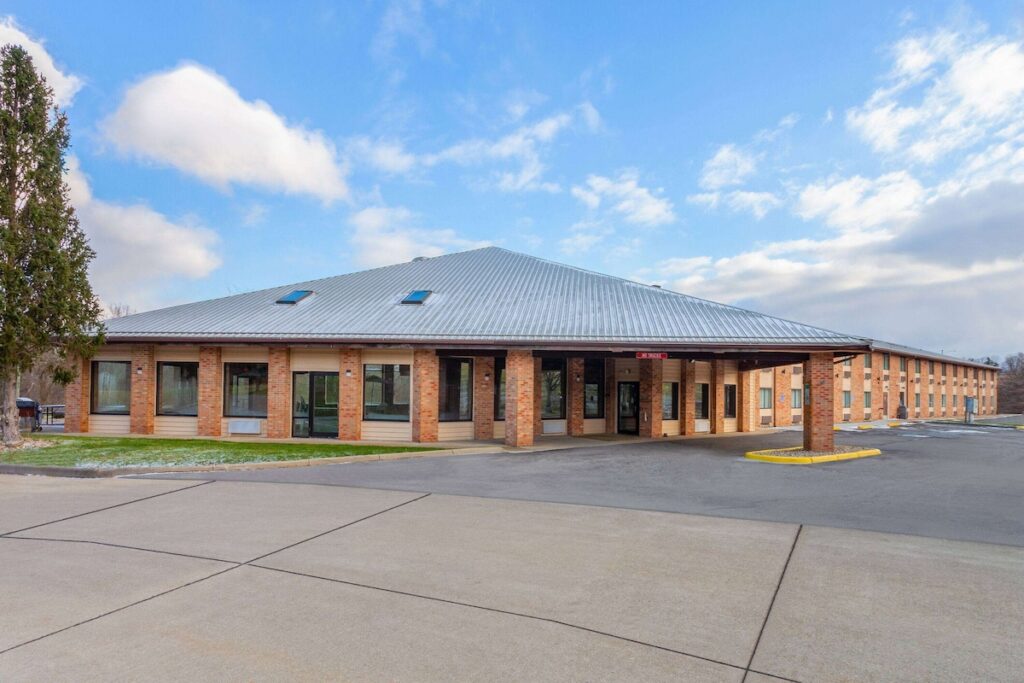 Days Inn by Wyndham Wooster - Image 5