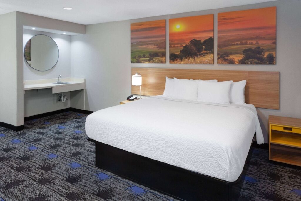 Days Inn by Wyndham Wooster - Image 4