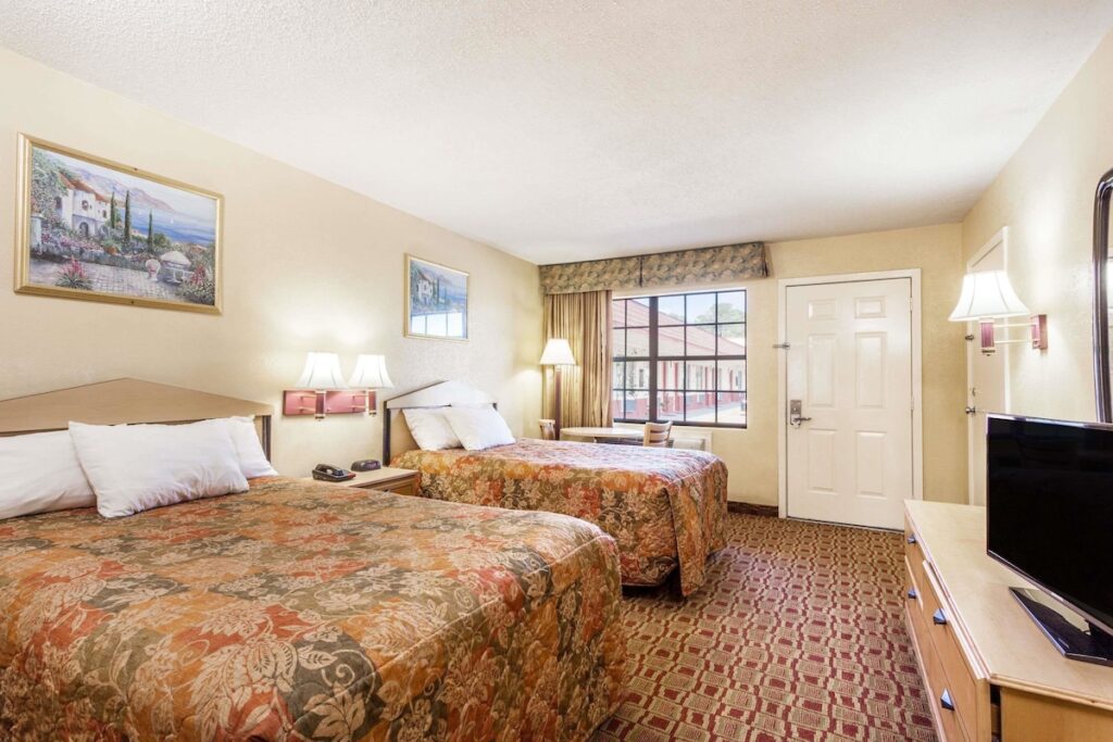 Days Inn by Wyndham Yazoo City - Image 3