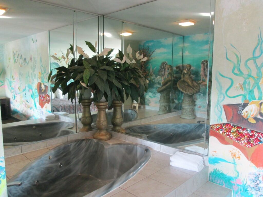 Deluxe Inn - Image 2