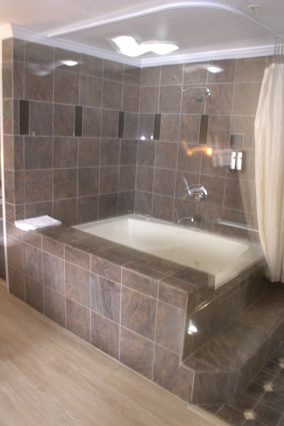 Discovery Inn tub