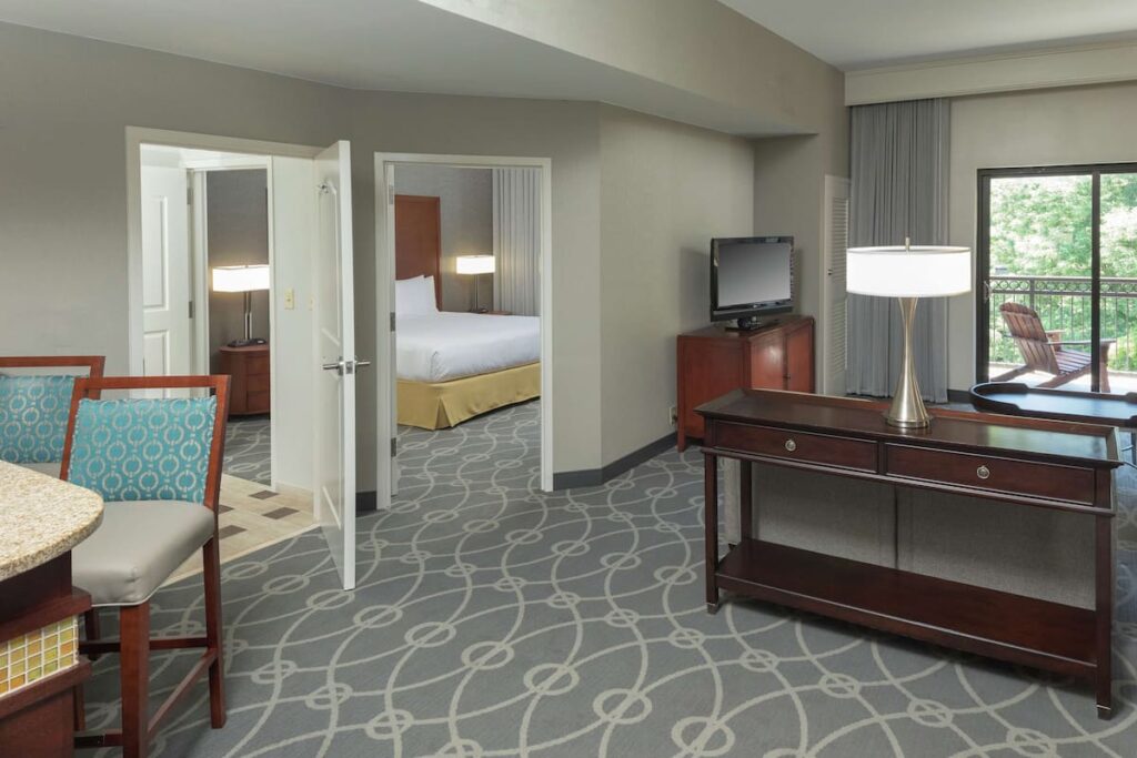 DoubleTree by Hilton Asheville – Biltmore - Image 4