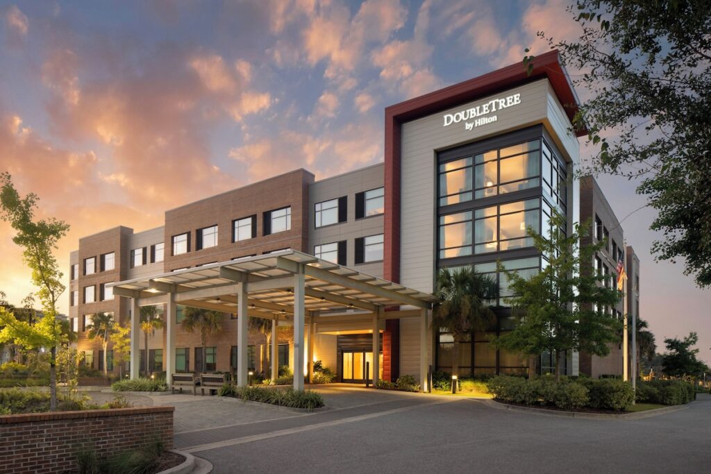 DoubleTree by Hilton Charleston Riverview - Image 2