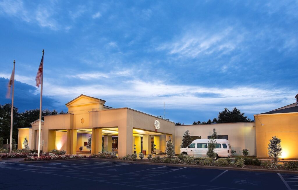 DoubleTree by Hilton Charlotte Airport - Image 2