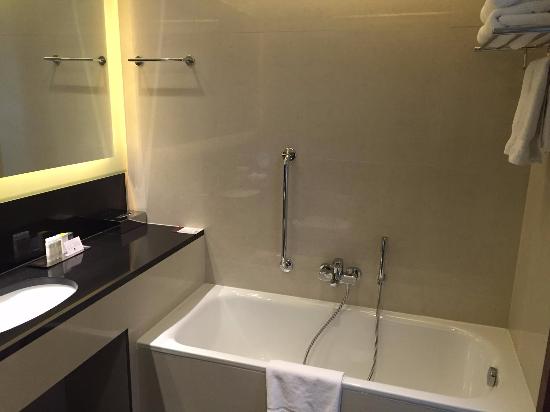 DoubleTree by Hilton Charlotte Airport - Image 1