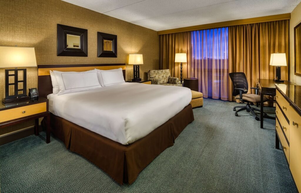 DoubleTree by Hilton Chicago – Arlington Heights - Image 3