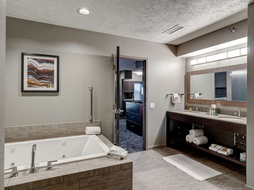 DoubleTree by Hilton Hotel Bloomington