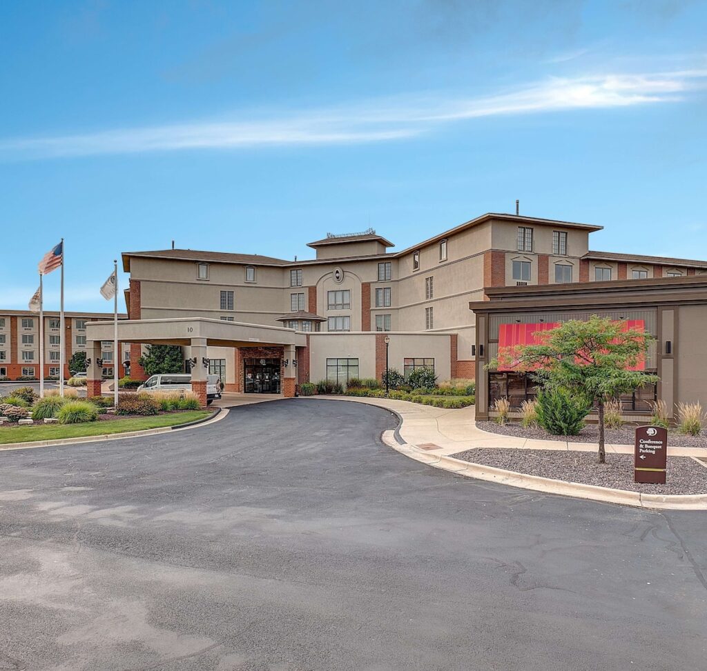 DoubleTree by Hilton Hotel Bloomington - Image 2