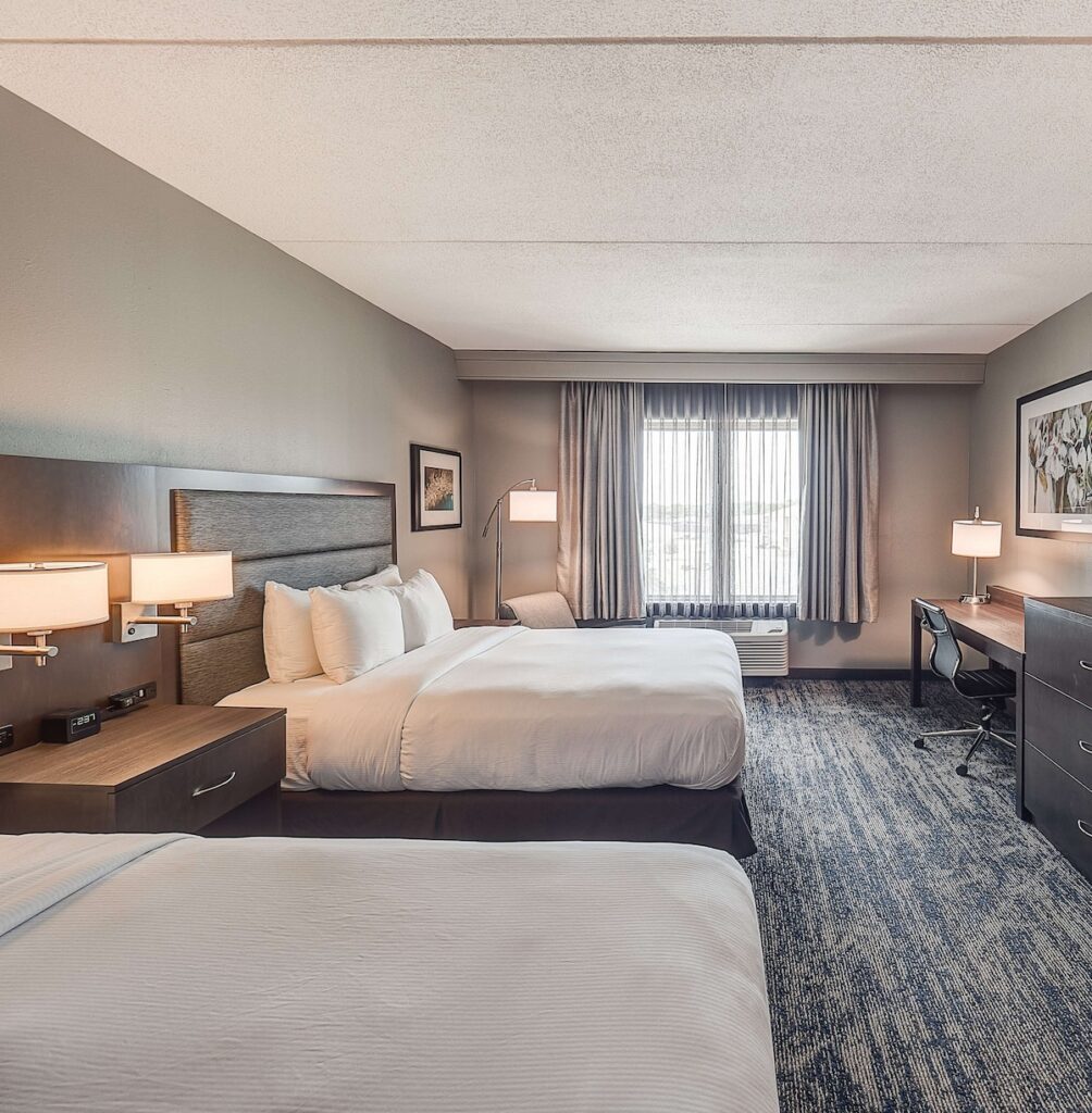 DoubleTree by Hilton Hotel Bloomington - Image 4