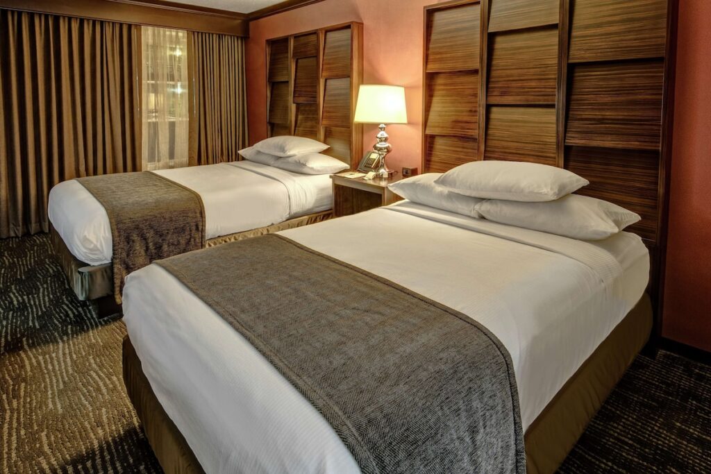 DoubleTree by Hilton Hotel Decatur Riverfront - Image 3