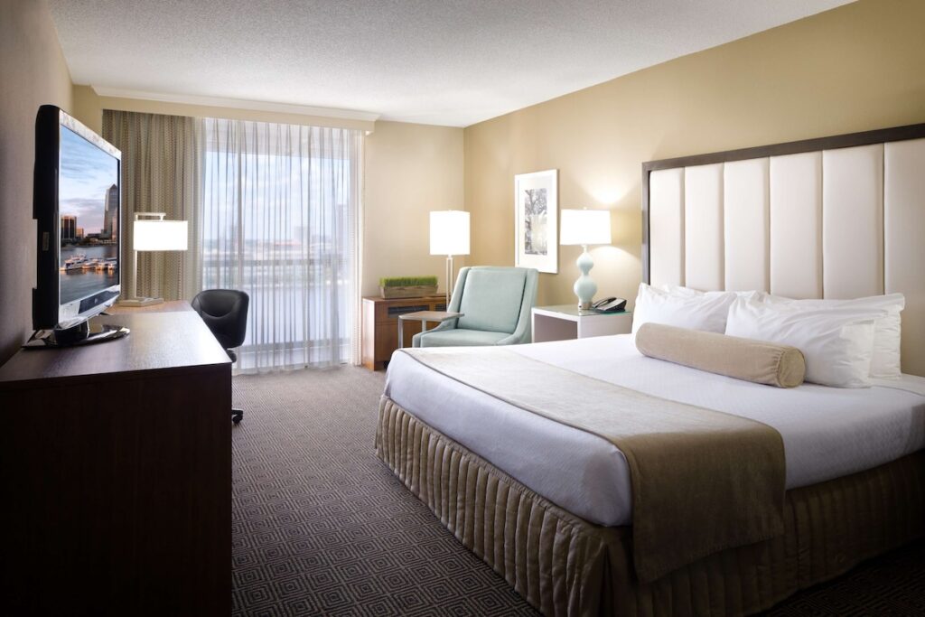 DoubleTree by Hilton Hotel Jacksonville Riverfront - Image 2