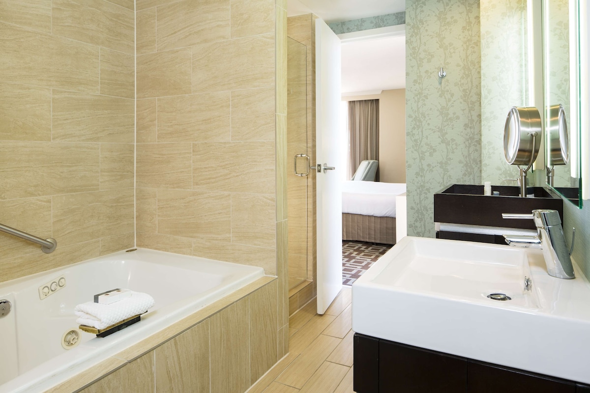 DoubleTree by Hilton Hotel Jacksonville Riverfront