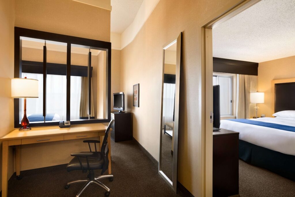DoubleTree by Hilton Hotel Oklahoma City Airport - Image 2