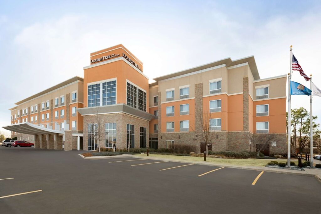 DoubleTree by Hilton Hotel Oklahoma City Airport - Image 4
