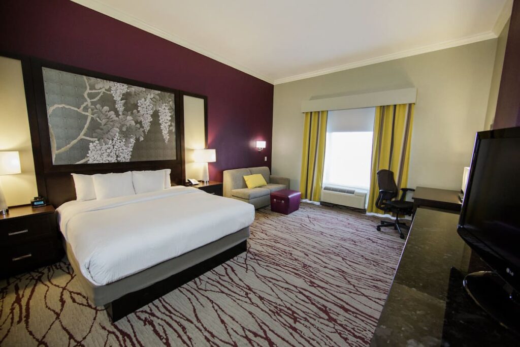 DoubleTree by Hilton Hotel Savannah Historic District - Image 4