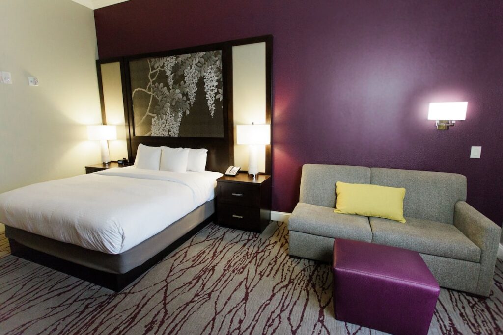 DoubleTree by Hilton Hotel Savannah Historic District - Image 3