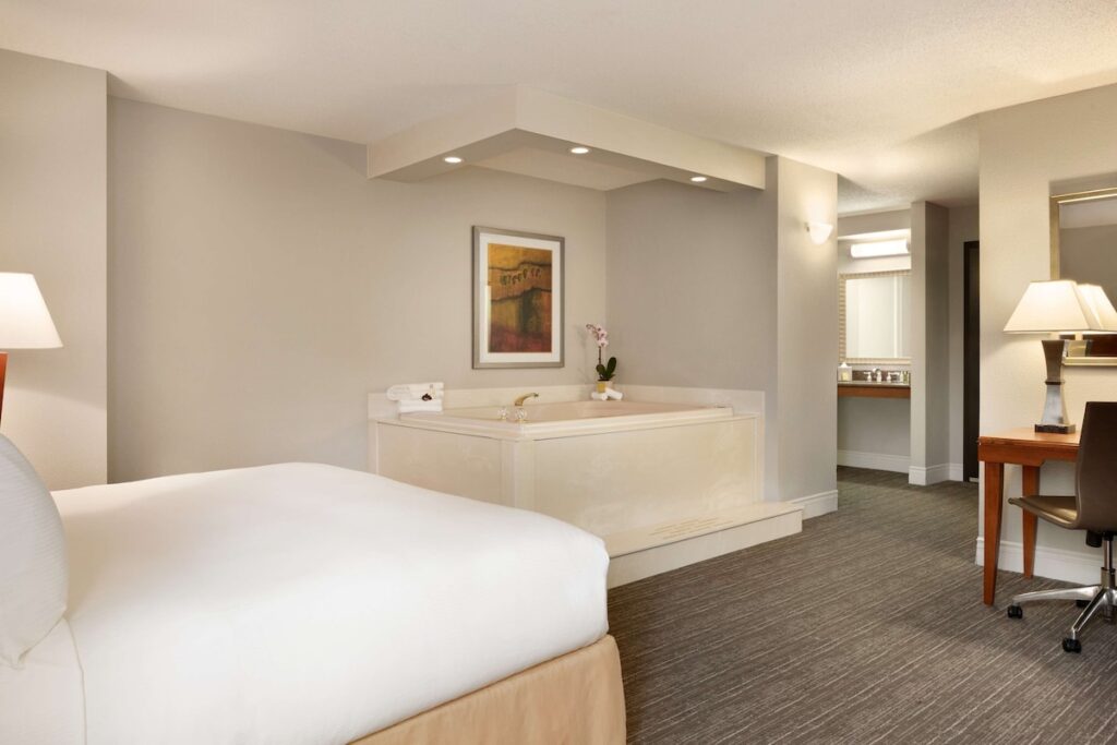 DoubleTree by Hilton Minneapolis – Park Place - Image 1