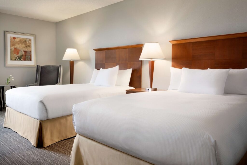 DoubleTree by Hilton Minneapolis – Park Place - Image 4
