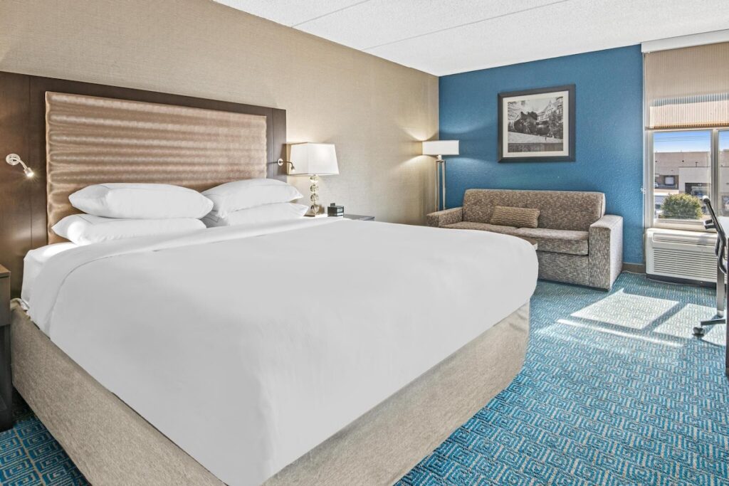 DoubleTree by Hilton Roseville Minneapolis - Image 3