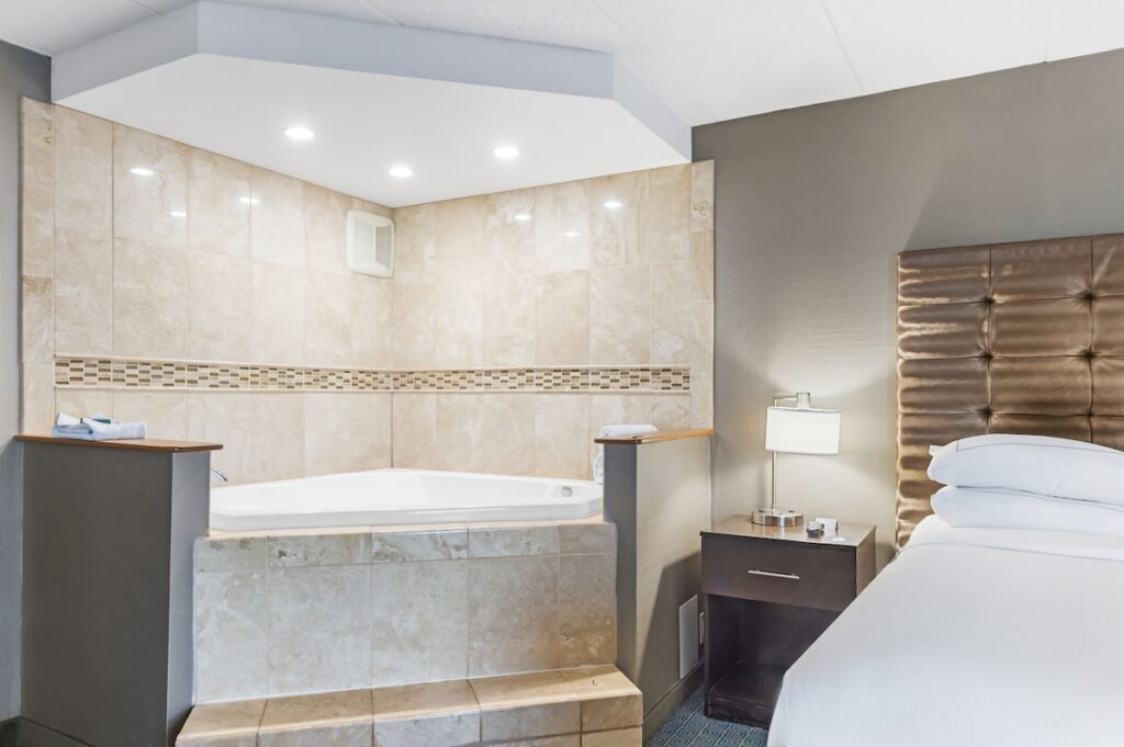 DoubleTree by Hilton Roseville Minneapolis - Image 1