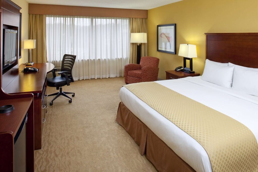 Doubletree by Hilton Hotel Fayetteville - Image 3