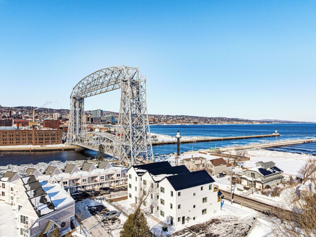 Dragestil 713 Duluth Condos - Image 3