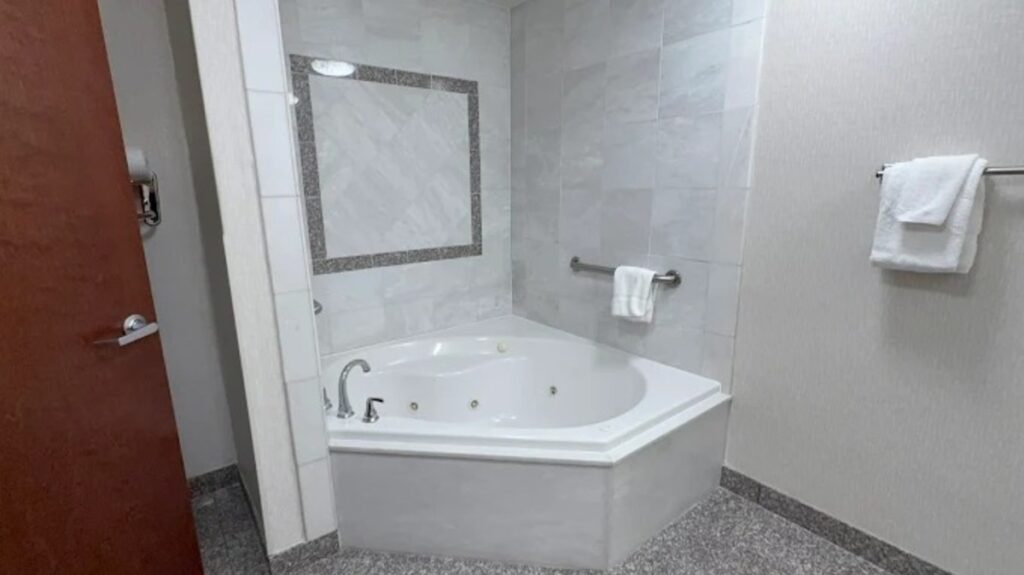 Drury Inn & Suites Baton Rouge - Image 1